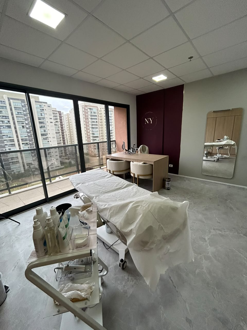 Sala de atendimento e procedimento da clínica Nicole Yaya
